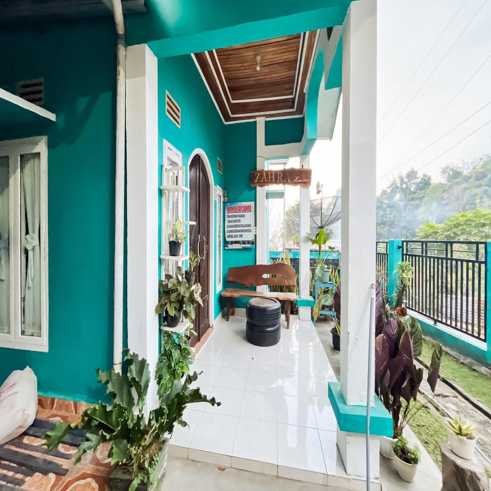 Homestay Zahra Syariah Gunung Dempo Mitra Reddoorz Lahat Exterior foto